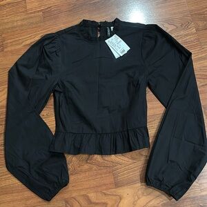 H&M Ruffle Crop Top | size XS | color black